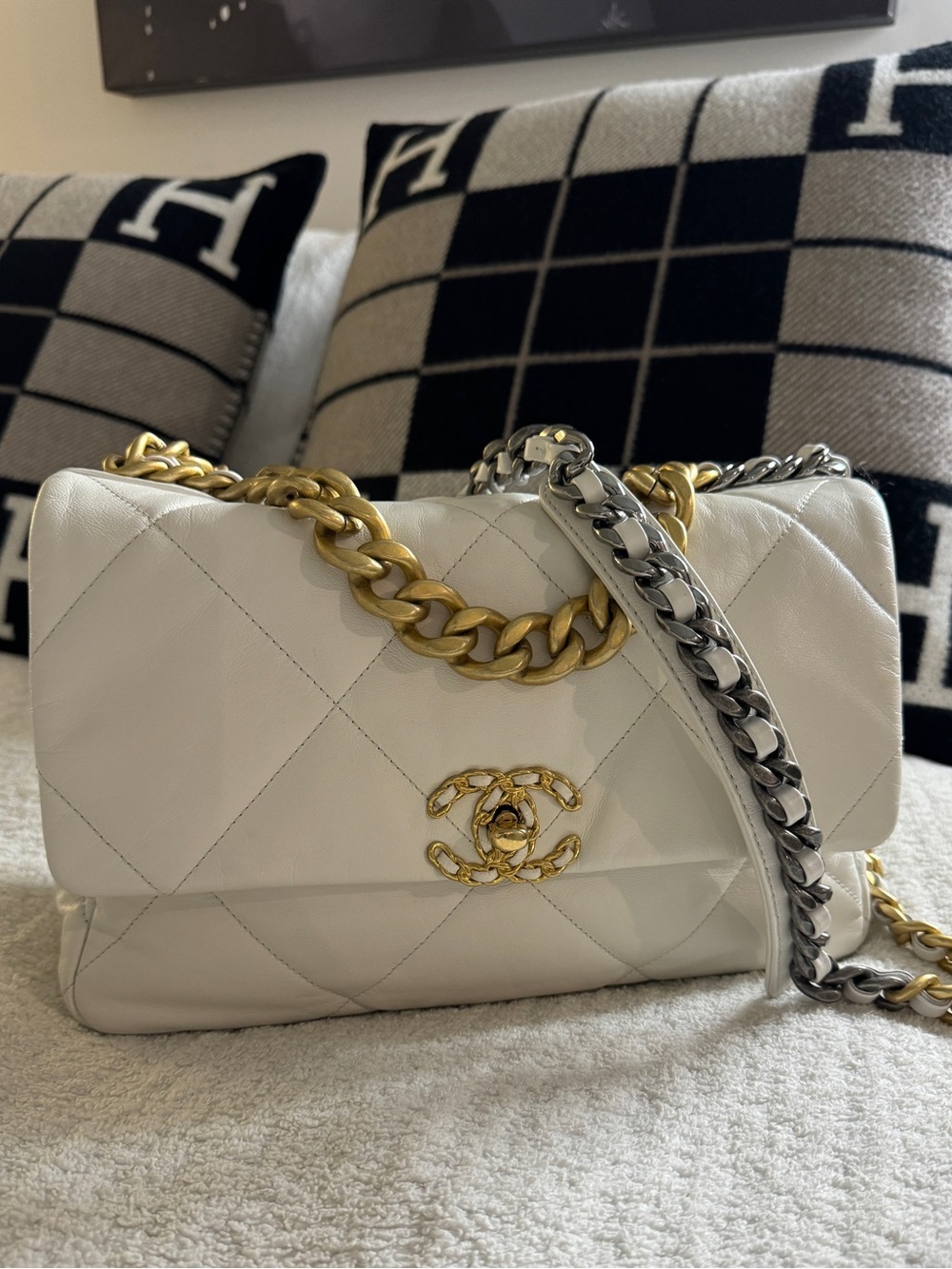 Chanel 19 Large White Quilted Leather Shoulder Bag with Dual-Tone Chain